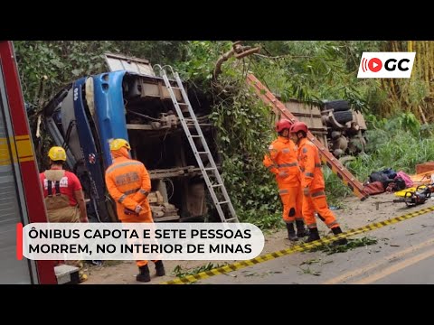 Ônibus capota e sete pessoas morrem, em São João Evangelista, no interior de Minas Gerais