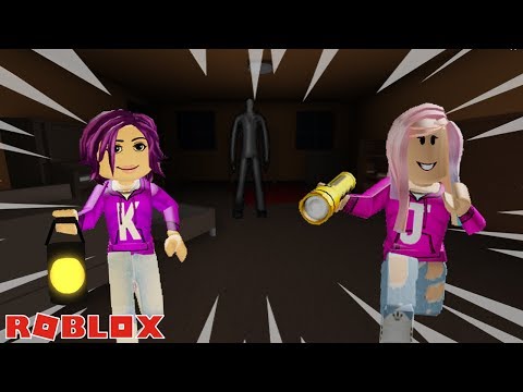 CAN WE SOLVE THE MYSTERY? 🕵🏻‍♀️ / Roblox: Alone in a Dark House