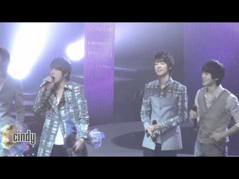 [FanCam] CNBlue - 110401 KBS music bank ending(직감) - focus on yonghwa.mpg