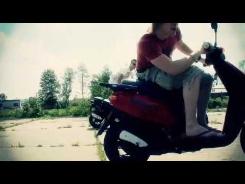 De Doelleazen - Mem Fan Doutzen (Officiële Videoclip)