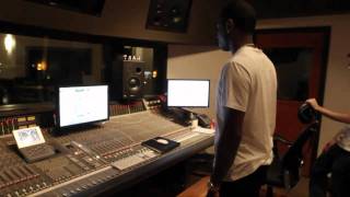 Lloyd Banks &quot;Start It Up&quot; Behind The Scenes - Off &quot;On The Road To HFM2&quot;
