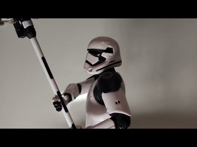 Vídeo relacionado con Star Wars- The Last Jedi First Order Stormtrooper Executioner Artfx+ Estatua, Multicolor (Kotobukiya SW141)