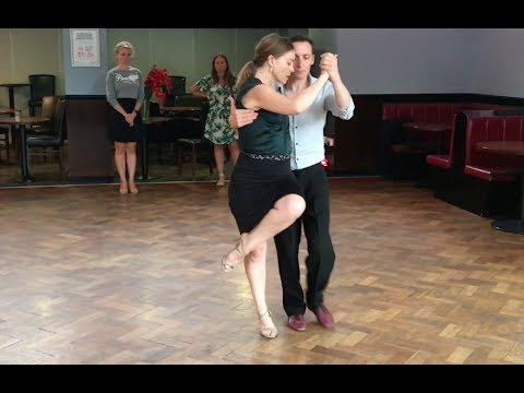 De Angelis + Godoy // Entre Tu Amor y mi Amor - Pablo Rodriguez & Anne Bertreau