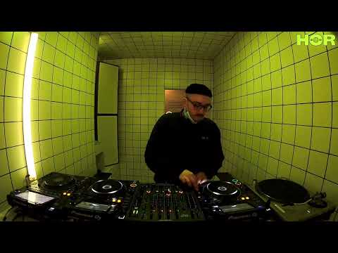 Front Left - VERSCHWENDER / March 25 / 8pm-9pm