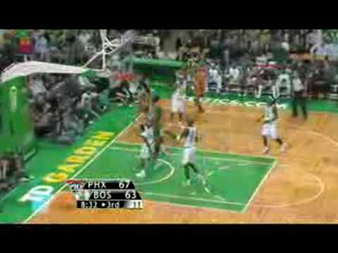 [BB] Amare Stoudemire Dunks on Rajon Rondo vs Celtics (11.6.09)