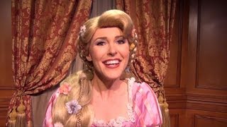 Disney Princess Fairytale Hall Tour - Rapunzel Shows Smolder; Snow White Asks About Grumpy Cat Shirt