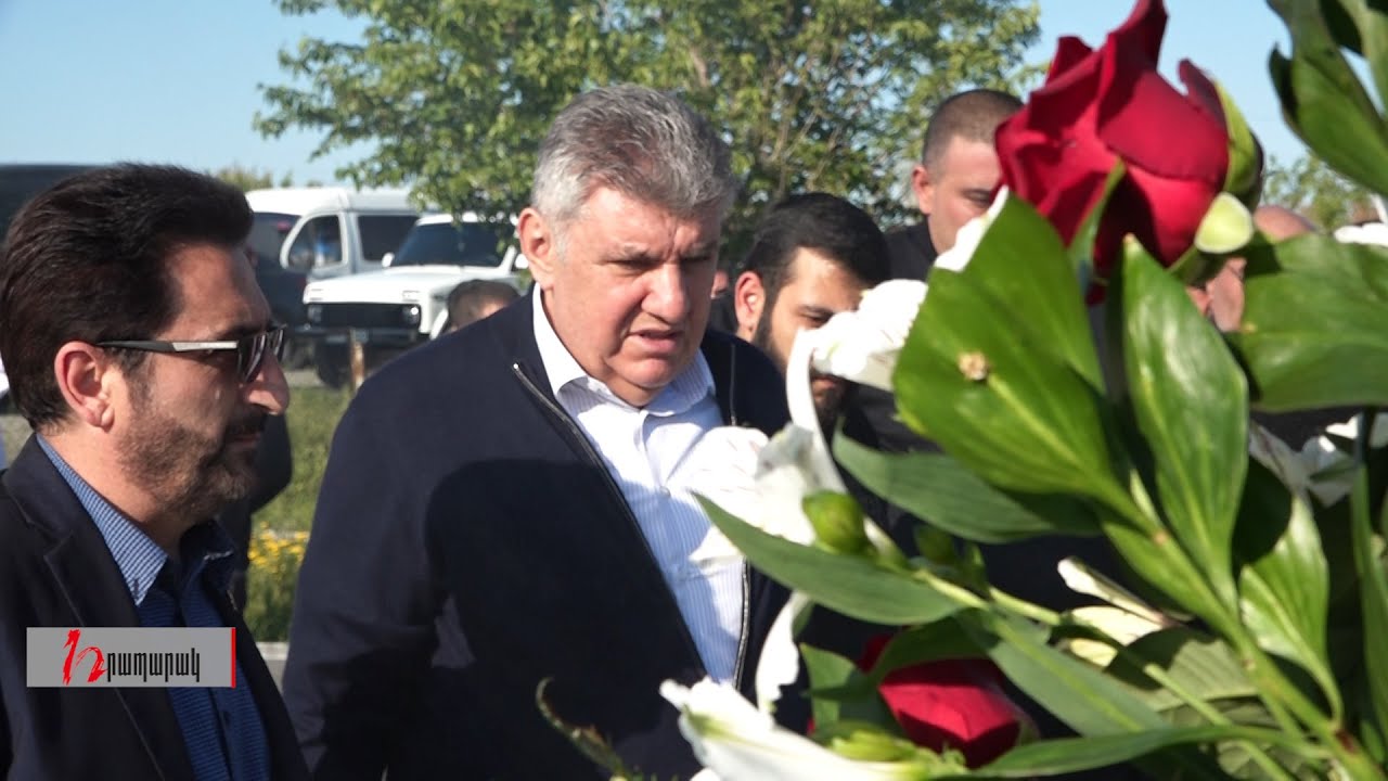 Արա Աբրահամյանը Արմավիրի մարզում ծաղիկներ է խոնարհել «Սև հովազի» և մյուս նահատակների շիրիմներին