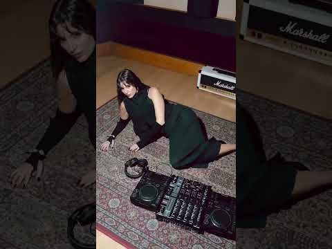 The shoot VS the result 📸 #georgiamos #dj #womandj #shooting