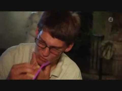 Bonde-Fredrik och Sofia äter mat på Cypern