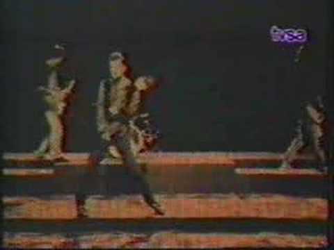 Rupa u Zidu (Budi Samo na Distanci)