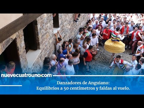 Danzadores de Anguiano: Equilibrios a 50 centímetros y faldas al vuelo.