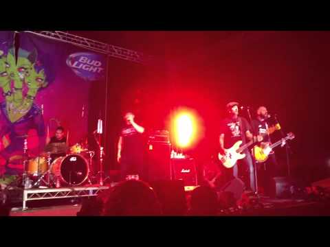 Street Dogs doing Darkbusters "Skinhead"