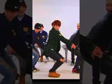 Реакция Тэхена на танцующего Чонгука #taekook #taekookshorts #taekookmoments #vkook #вигуки