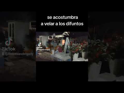 Tradicional velada en el cementerio de Tlacotepec Puebla #diademuertos #puebla #tradicionesmexicanas