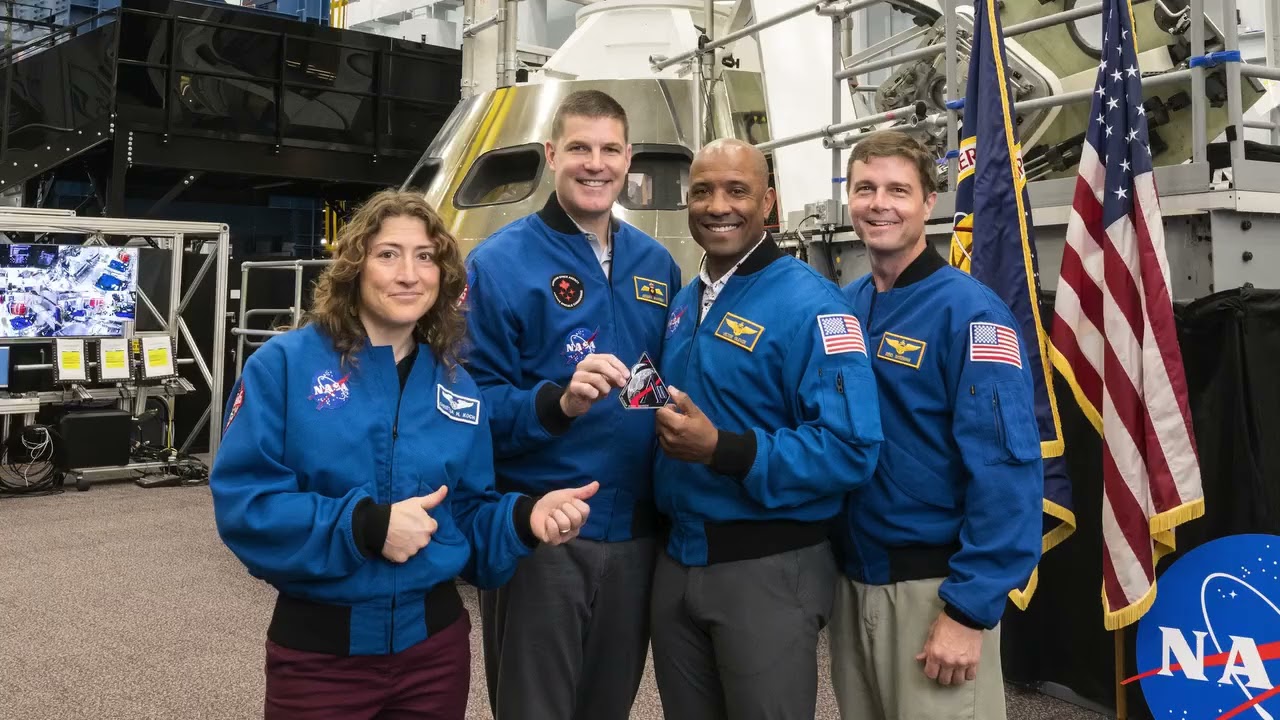 NASA Artemis II crew mission patch - YouTube