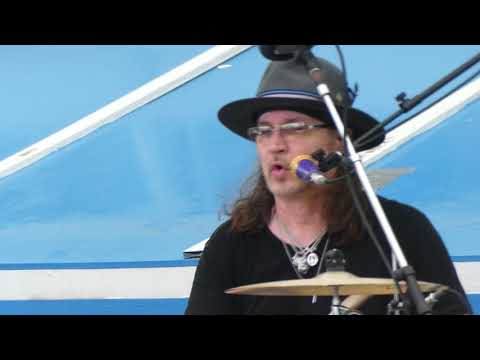 Kiss Kruise X 2021. Kiss- Christine sixteen. Sailing away.