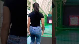 アウトローに魔球を投げる美人ギャル #shorts