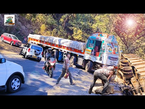 Epic Ghat Road Challenge: 20 years experience Truck Driver Failed to turn 16 Wheels Long Truck