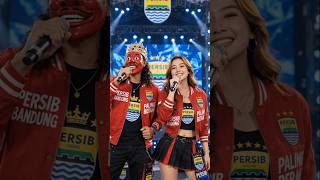 Download lagu CEPOТ DUET MAUT SAMA CEWEK CANTIK! 😱🔥 LAGU PERSIB BIKIN BOBOTOH MERINDING! 💙🤍 #Shorts #persib mp3