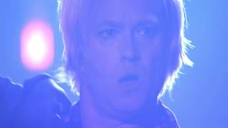 Metallica blown away by Dennis Lyxzén&#39;s and Mikkey Dee&#39;s version of Whiplash