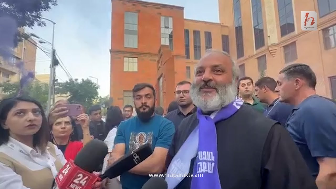 Գլուխները պատին են տալու, թող փորձեն. Սրբազանին փորձելու են ձերբակալե՞լ