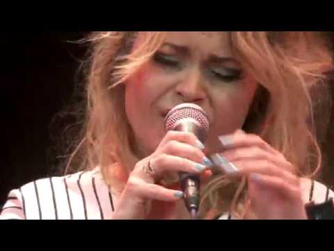 Iza Kowalewska / Czarny HIFI - What If (Live Radio 3)