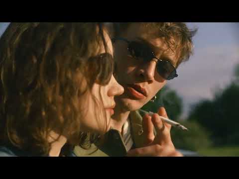 Billie Supernatural ft.Mario Ntavelis (Fundracar) - Φεύγουμε Χώρια | Fevgoume Horia (Official Video)