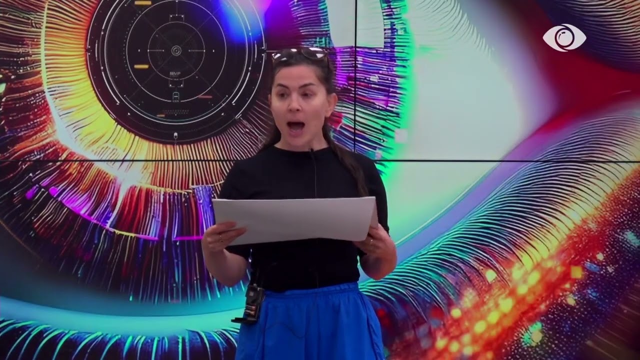 Surprizë për vajzat e shtëpisë, Vëllai i Madh organizon një pyjama party