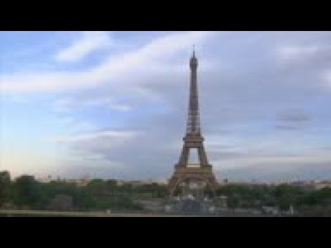 Last Eiffel Tower show for frontline virus workers