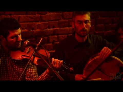 Rosal trio - Τριανταφυλλιά [στίχος κι έξοδος] (live @Καφέ Αμάν Σέρρες 17/03/2017)