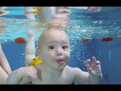 Babyschwimmen (mit Unterwasserkamera)