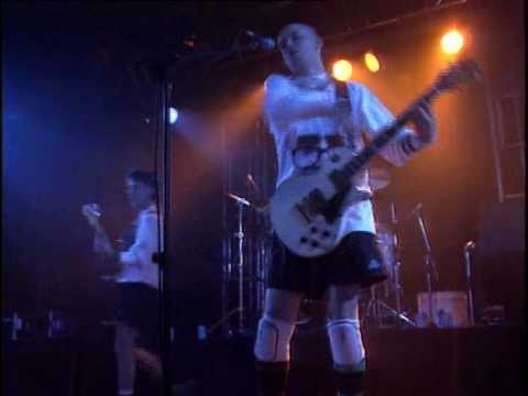 Videoclip de Todo Por La Napia (Directo) — Siniestro Total
