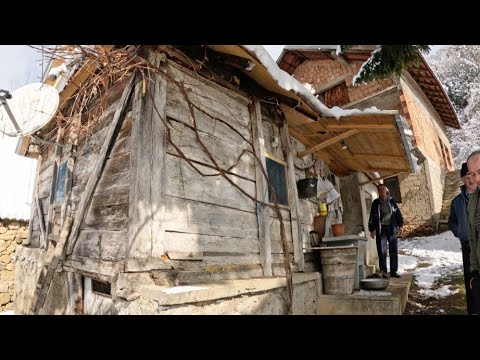 živa istina. Živi u DRVENOJ KUĆI staroj 200 god.,neoženjen.Ženu moram hraniti!