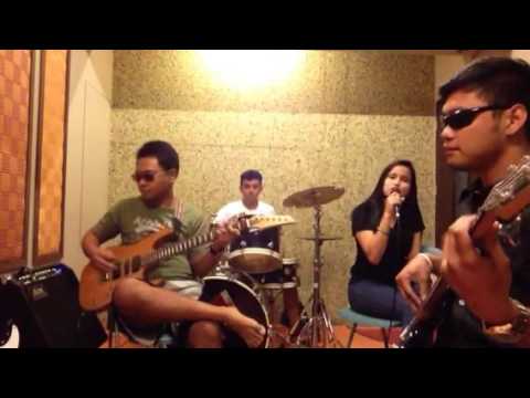 download lagu mp3 mp4 Out Of Reach Band, download lagu Out Of Reach Band gratis, unduh video klip Out Of Reach Band