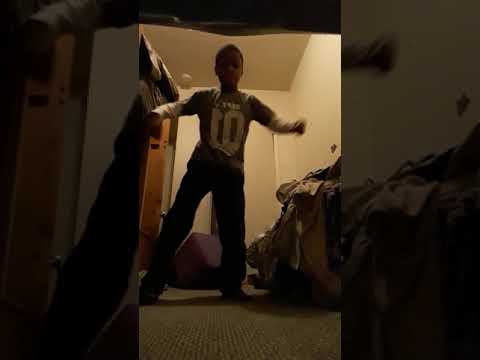 Demontre dance to hi bitch