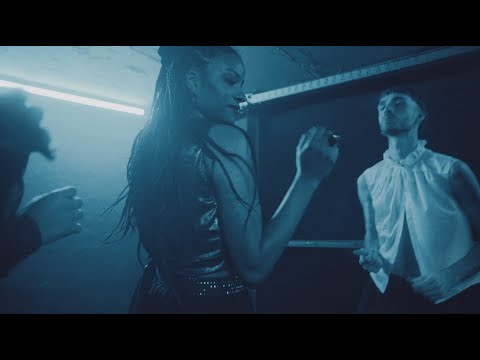 Jaguwar - Glam & Gloom