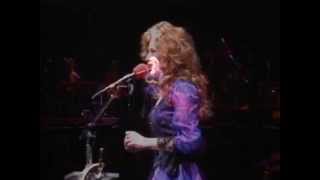 Bonnie Raitt - Bill Graham intro and Bonnie Raitt opening banter - 12/31/1989 (Official)