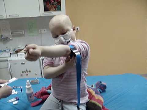 Mína už je zkušena sestřička