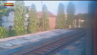 Download lagu Moment CC 203 Tarik 2 Gerbong Special Berpapasan Dengan Kereta Lokal Cibatu Di Bandung mp3