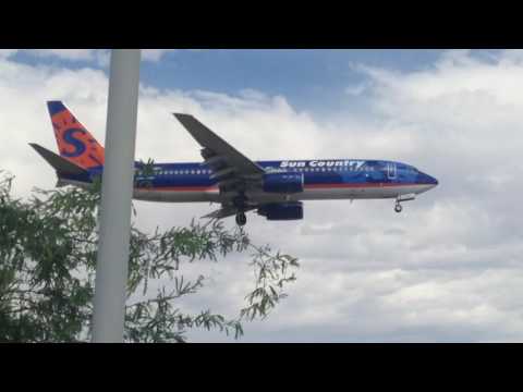 Sun Country 737-800 (w/o winglets)(N813SY) arrives at Las Vegas