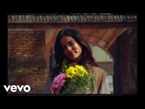 Julia Medina - QUE EL KARMA TE DEVUELVA LA MITAD (Video Oficial)