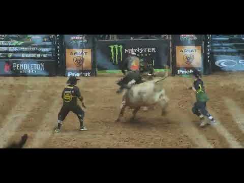 Andrew Alvidrez vs Zorro 87.75pts Round 2 Ty Murray Invitational PBR ABQ