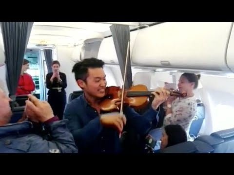 Professional violinist gives performance for passengers on delayed flight