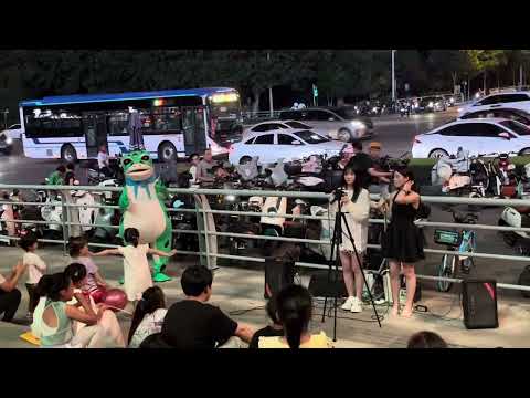 Vida diária em Jinan, China. Costumo cantar pela cidade.