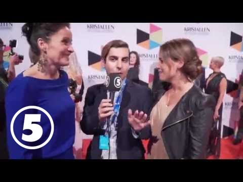 Doreen Månsson anländer med Agneta Sjödin