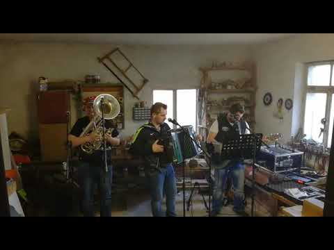 Grenzland Trio - Narodna Nosa (Beim Trachtenfest)