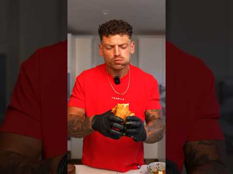 THE WORLD’S BEST CHICKEN SANDWICH