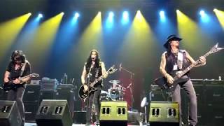 AUTOGRAPH - &quot;TURN UP THE RADIO&quot; LIVE AT MOHEGAN SUN ARENA 10/6/17