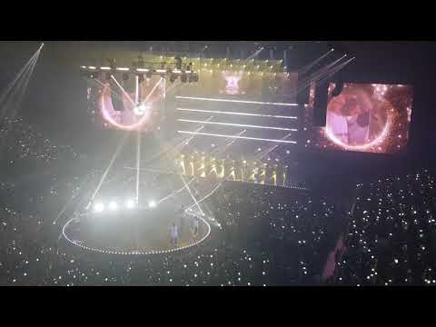180901 One: The World in Manila Wanna One Concert - GOLD