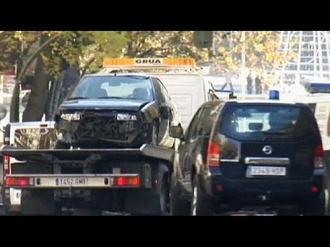 Squilibrato si schianta con l'auto nella sede dei Popolari a Madrid